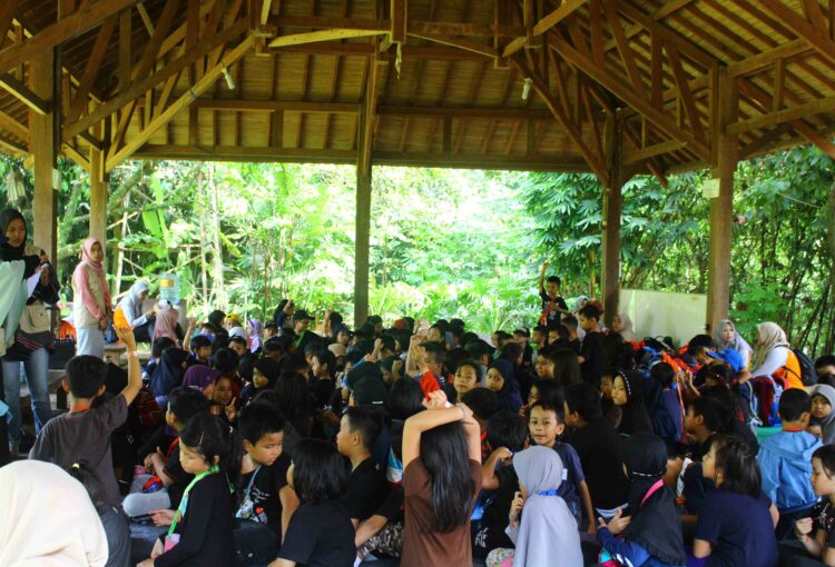 Outbond Asyik di Sekolah Terbaik