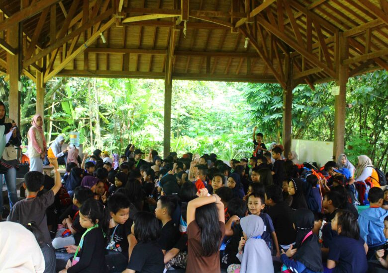 Outbond Asyik di Sekolah Terbaik